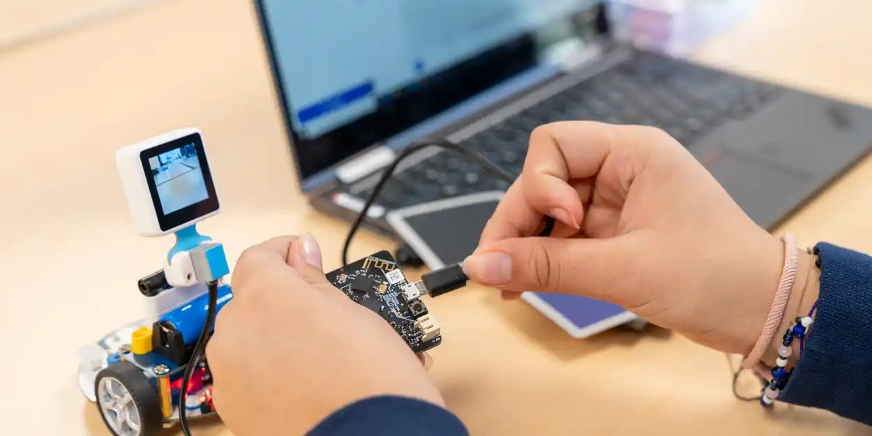 Artificial Intelligence Literacy (Grades 9 – 12)