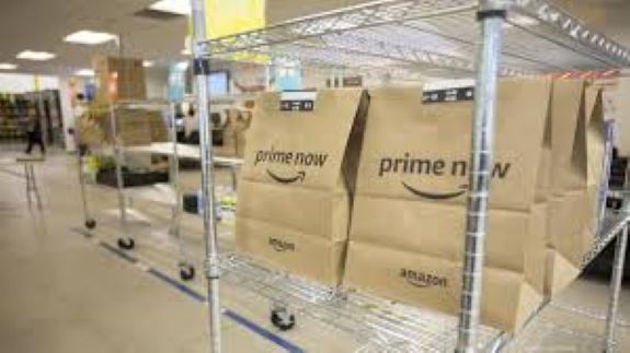 Amazon hiring hundreds in Milwaukee area, offering $1,000 hiring bonuses in Kenosha 